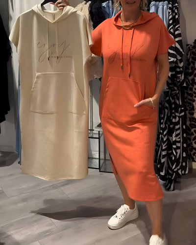 Ebba™ | Ledig klänning med huva och feminin passform